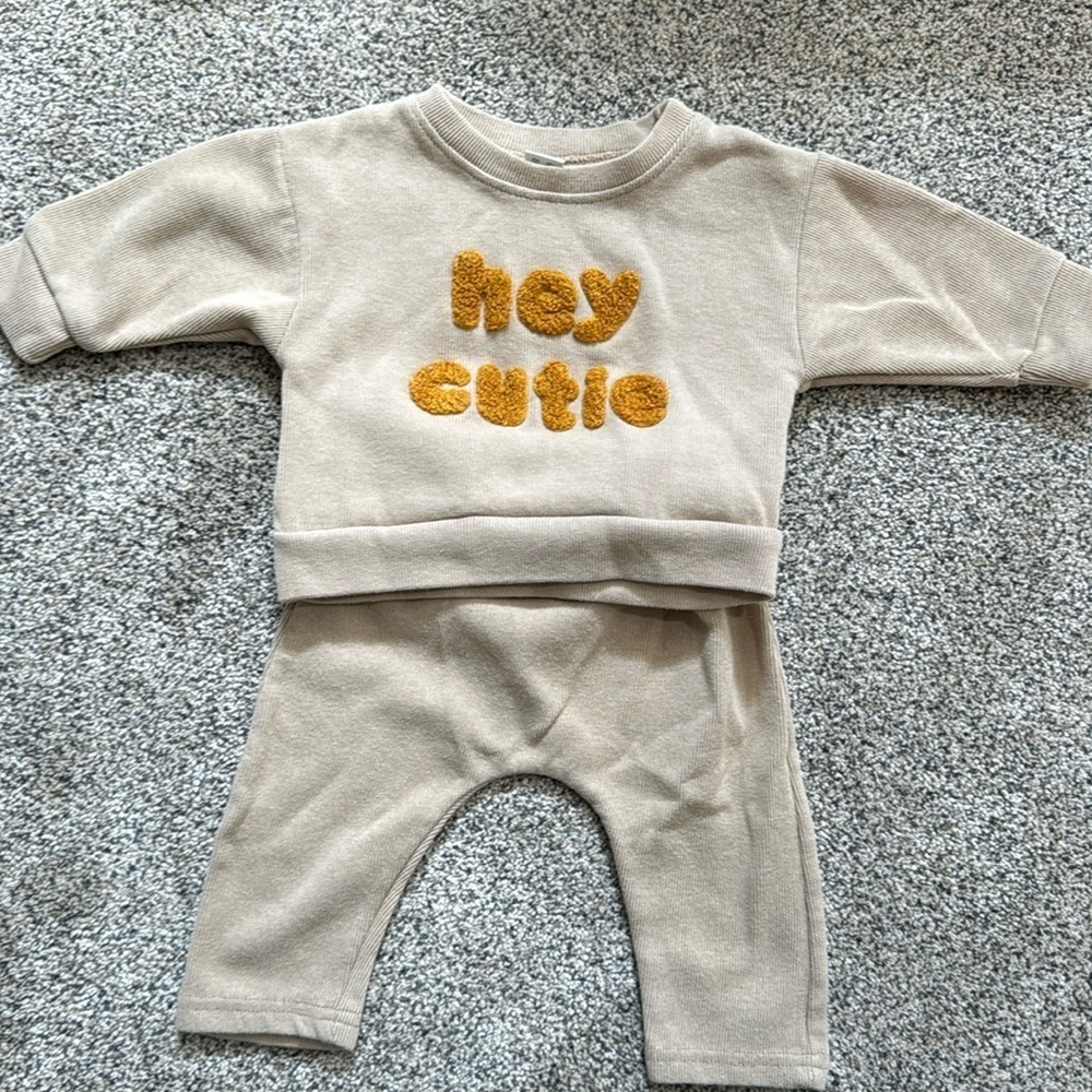 Like new ADORABLE MATCHING SET 3-6 months